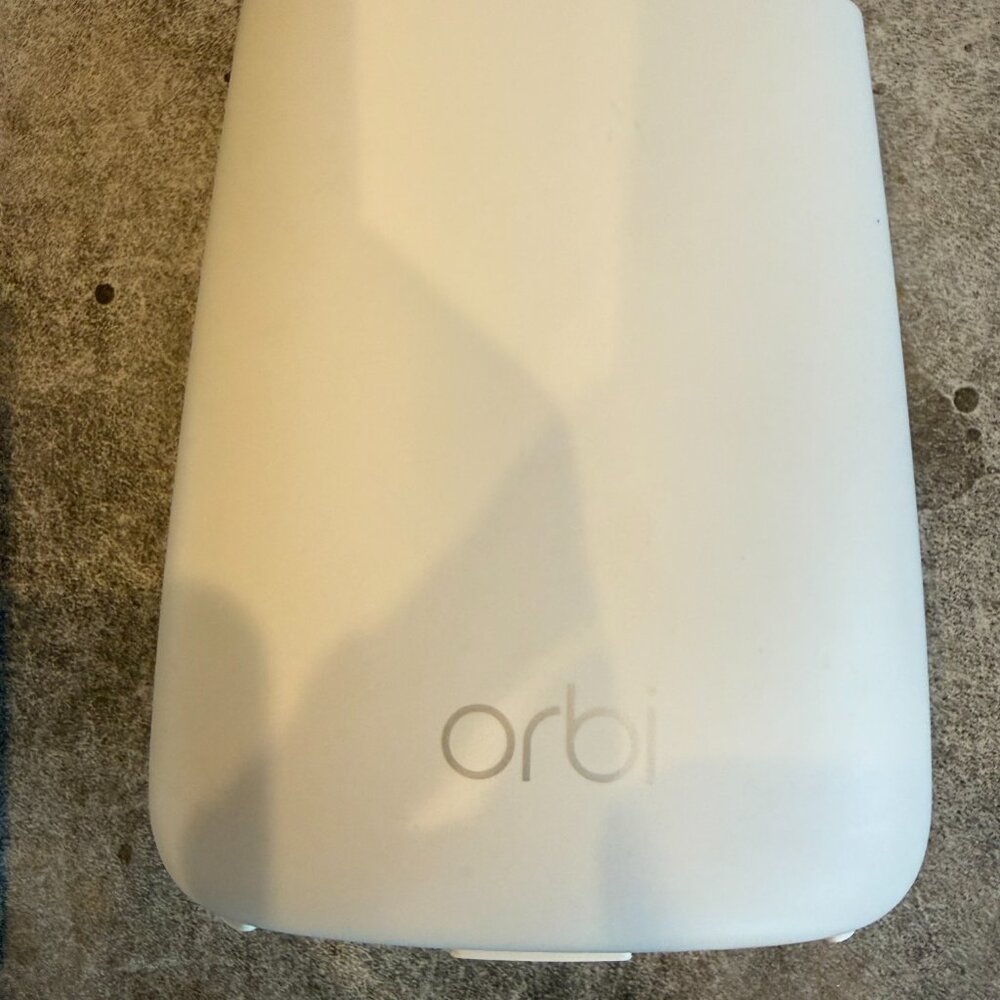 NETGEAR ORBI MODEL RBR 20 ROUTER WHITE HOME MESH TRI-BAND (INCLUDES MODEM) - Picture 2 of 4